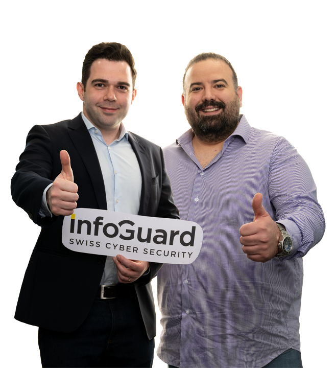 Mitarbeitende Ralf Balayan und Fabian Grille halten InfoGuard-Logo in den Händen