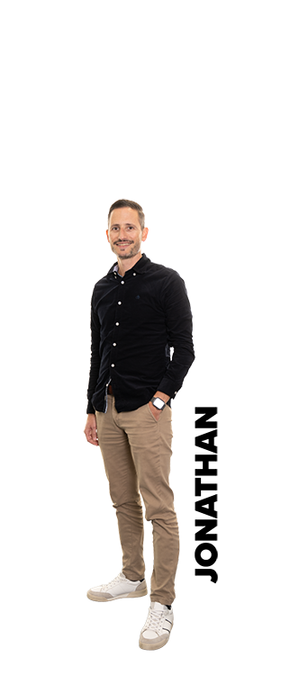 Mitarbeiter Jonathan lächelt in die Kamera. Oberhalb von ihr ist eine Sprechblase mit dem Zitat: "Teamgeist, Wertschätzung, spannende Aufgaben – das ist Innflow für mich."